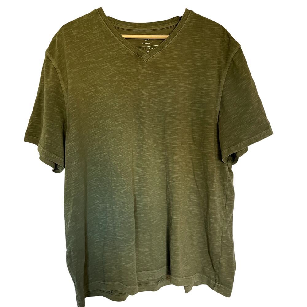 Banana Republic olive green vintage v-neck men's size‎ XL t-shirt cotton top